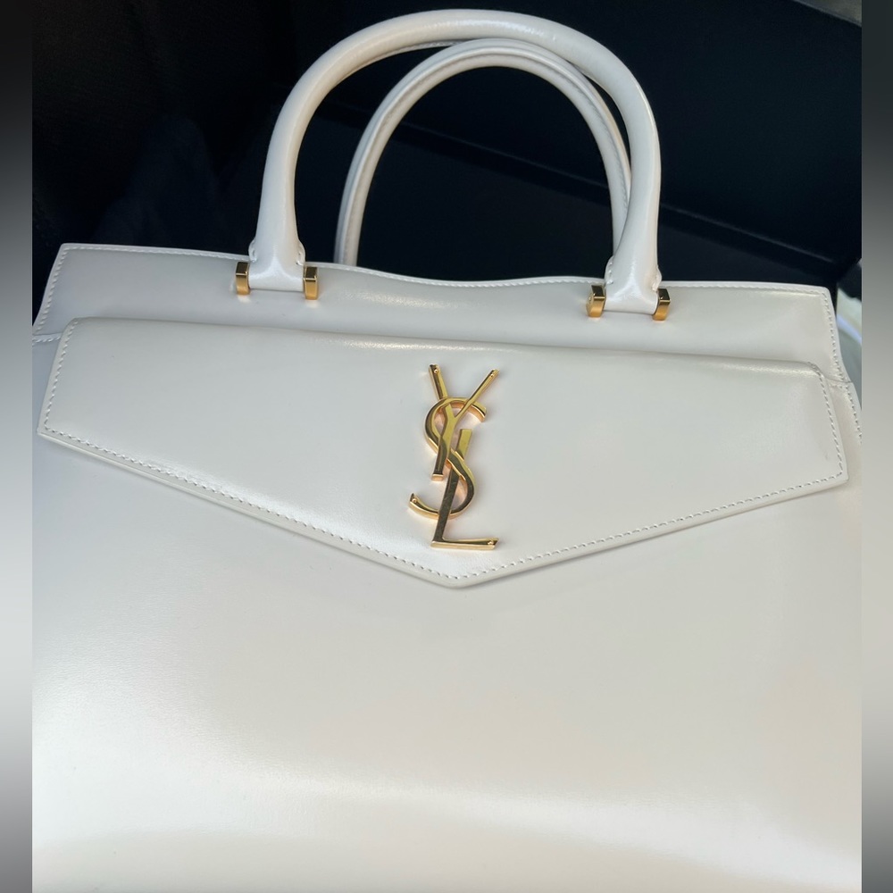 This bag was carried five times! It’s gentle, lovely, and stylish!